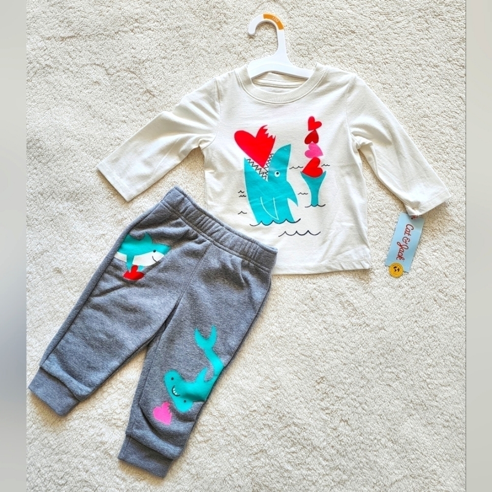 NWT toddler boy's/ girl's Valentine's Day baby shark with heart print outfit set